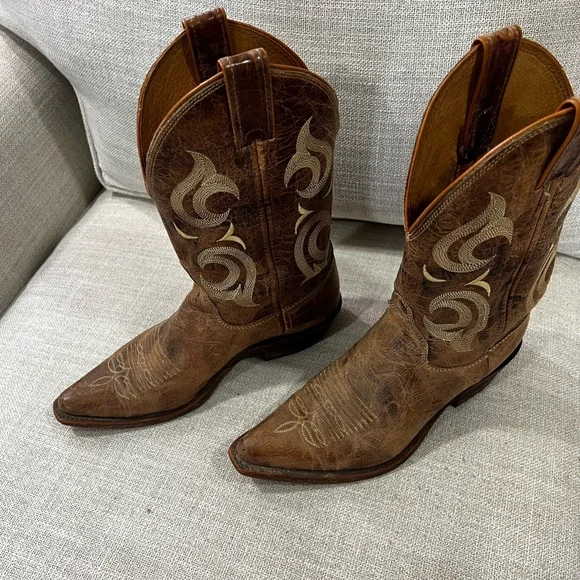 Justin Boots Distressed Brown Western Boots - Picture 1 of 7